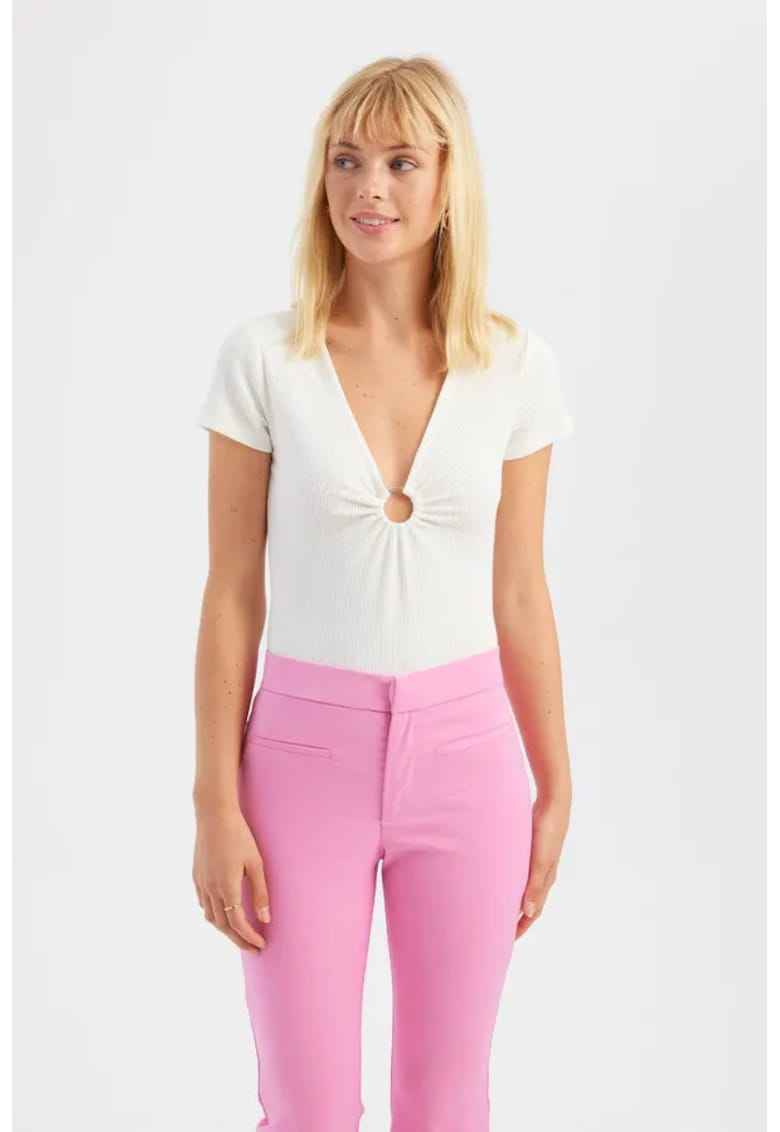 Top  cu decolteu in V - maneca scurta - detaliu incretit - Alb - textil