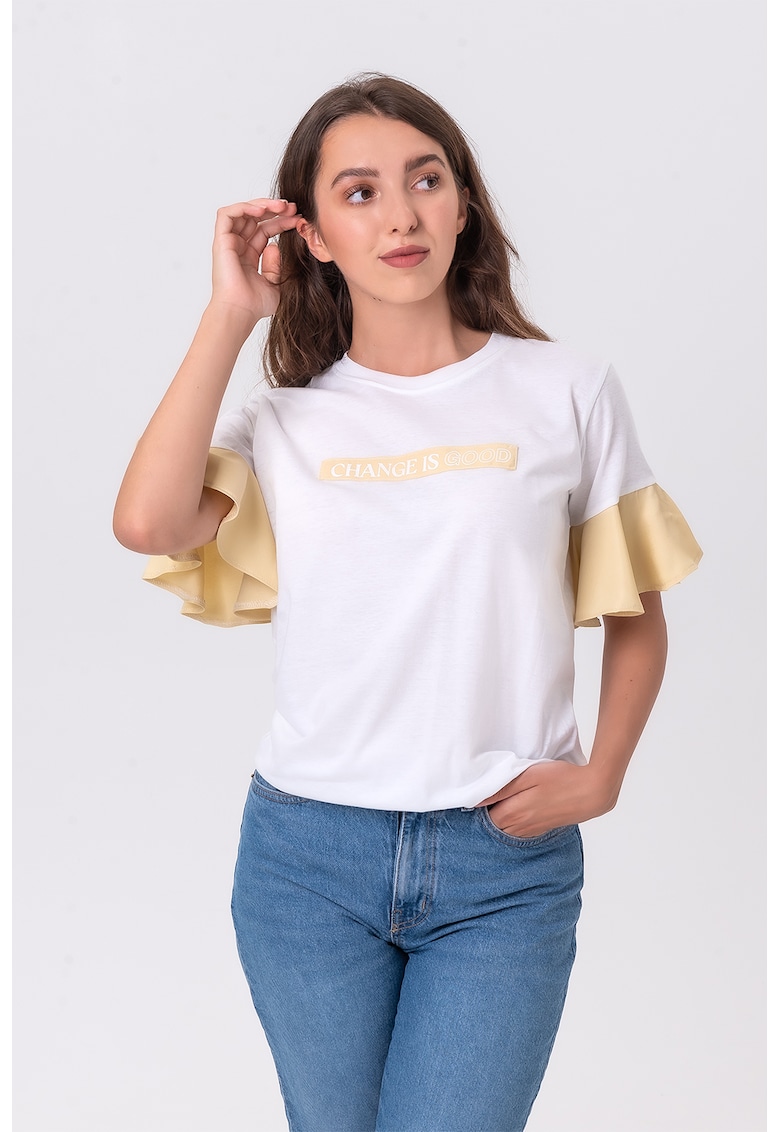 Tricou cu aplicatii text si maneci cu volane - Alb/Portocaliu pal