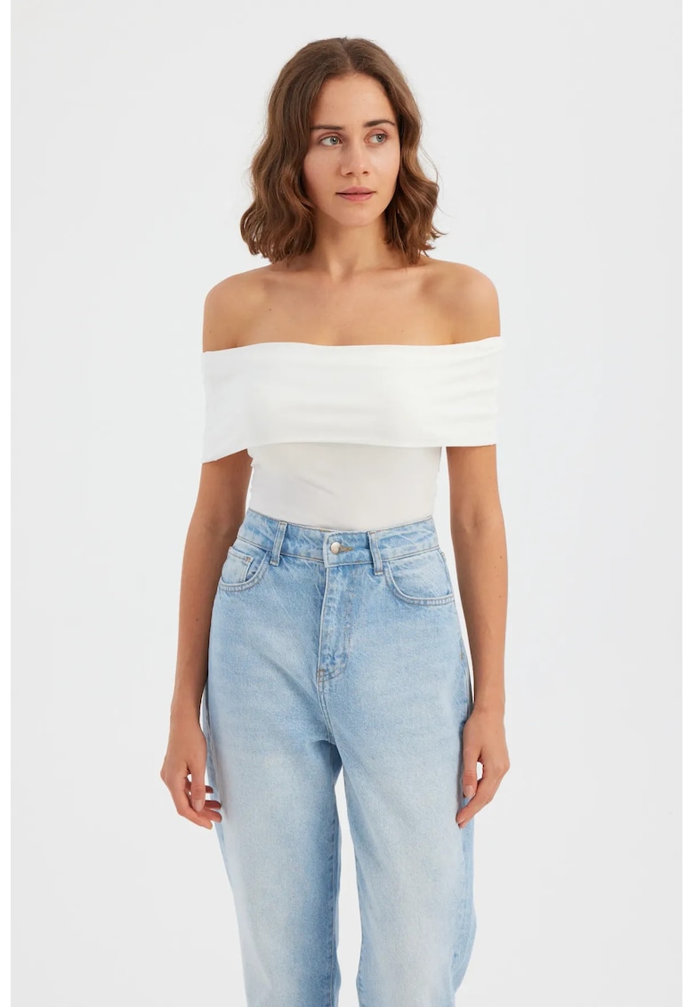 Top scurt -  bodycon - umeri goi - alb - bumbac