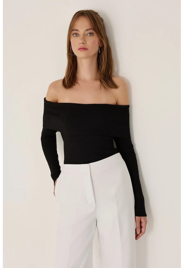 Top tricotat -  guler Madonna - umeri goi - negru - acril