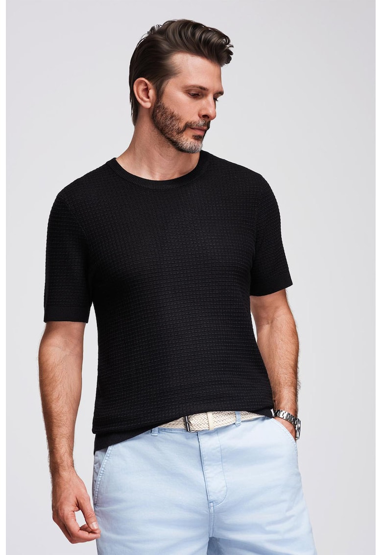 Tricou tricotat cu decolteu la baza gatului - Negru