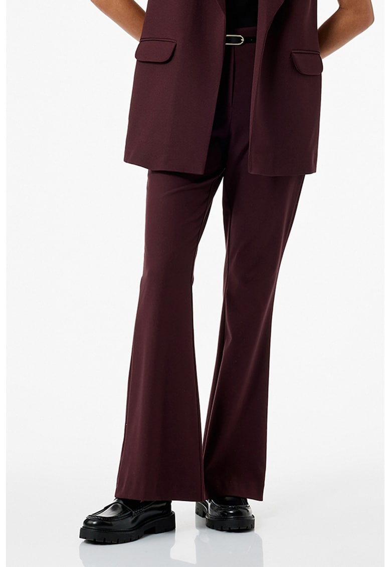 Pantaloni eleganti evazati cu o curea - Visiniu