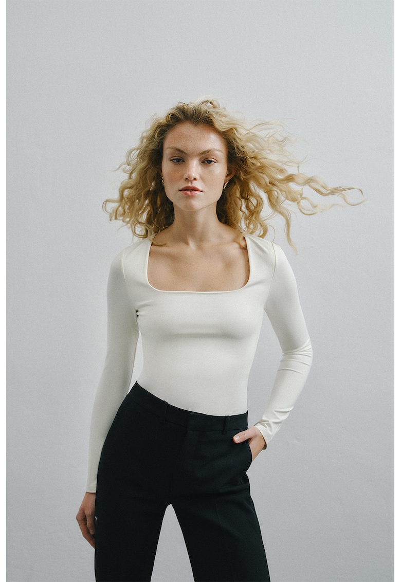 Bluza slim fit cu decolteu patrat - Crem