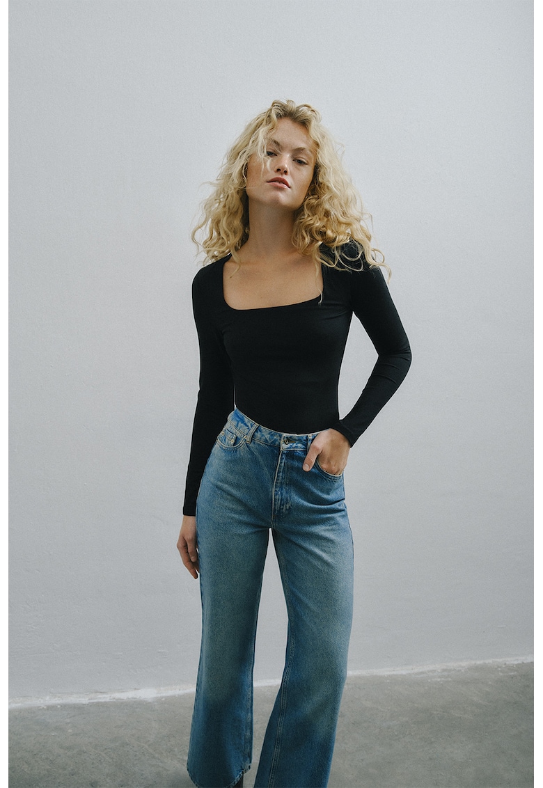 Bluza slim fit cu decolteu patrat - Negru