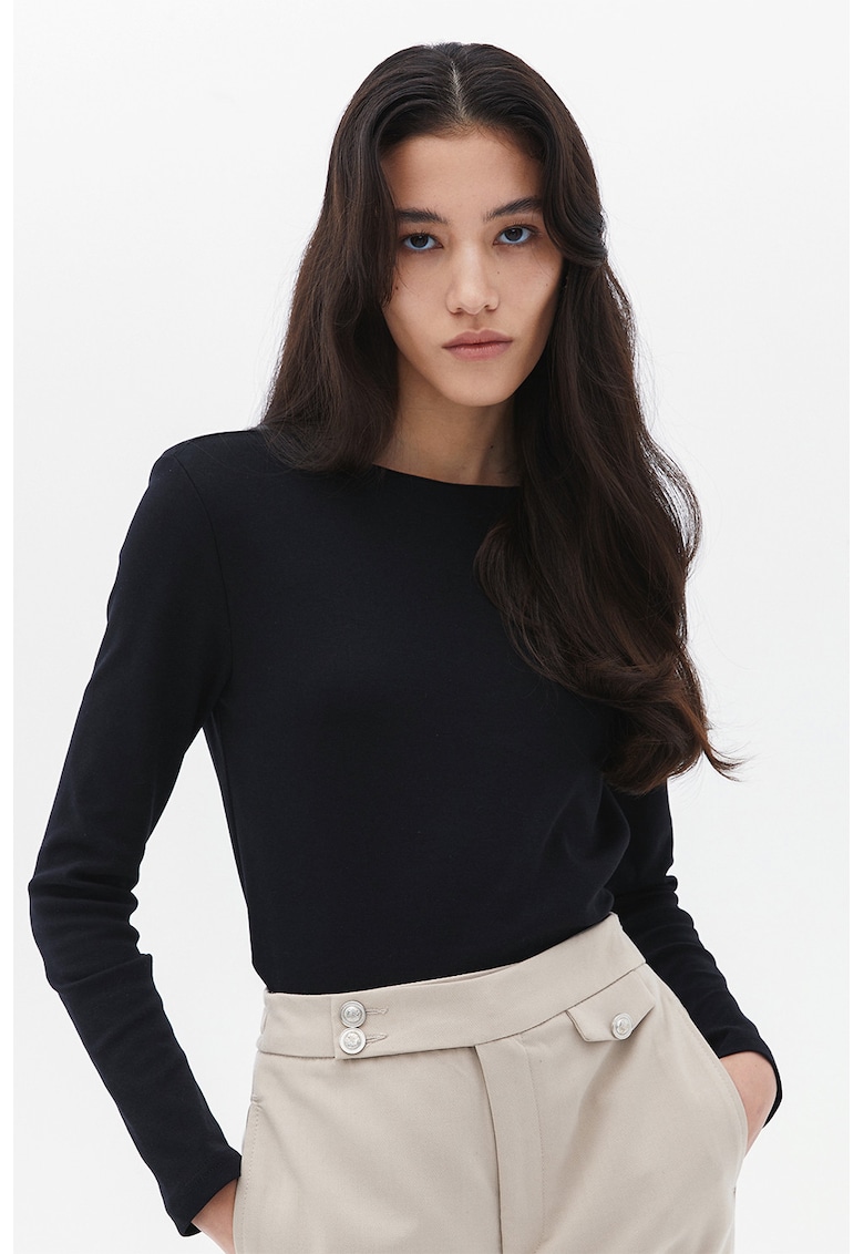 Bluza uni cu decolteu la baza gatului - Negru