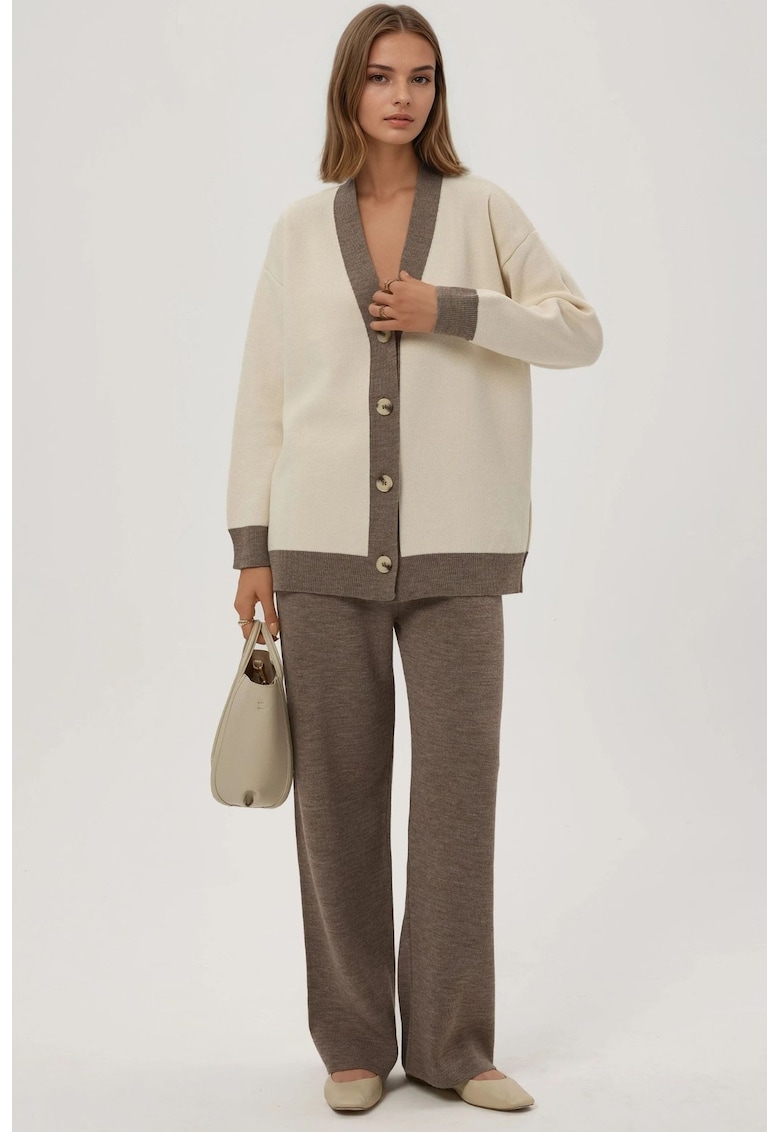 Compleu dama tricotat -  cardigan cu nasturi si pantaloni texturati - acril - maro/crem