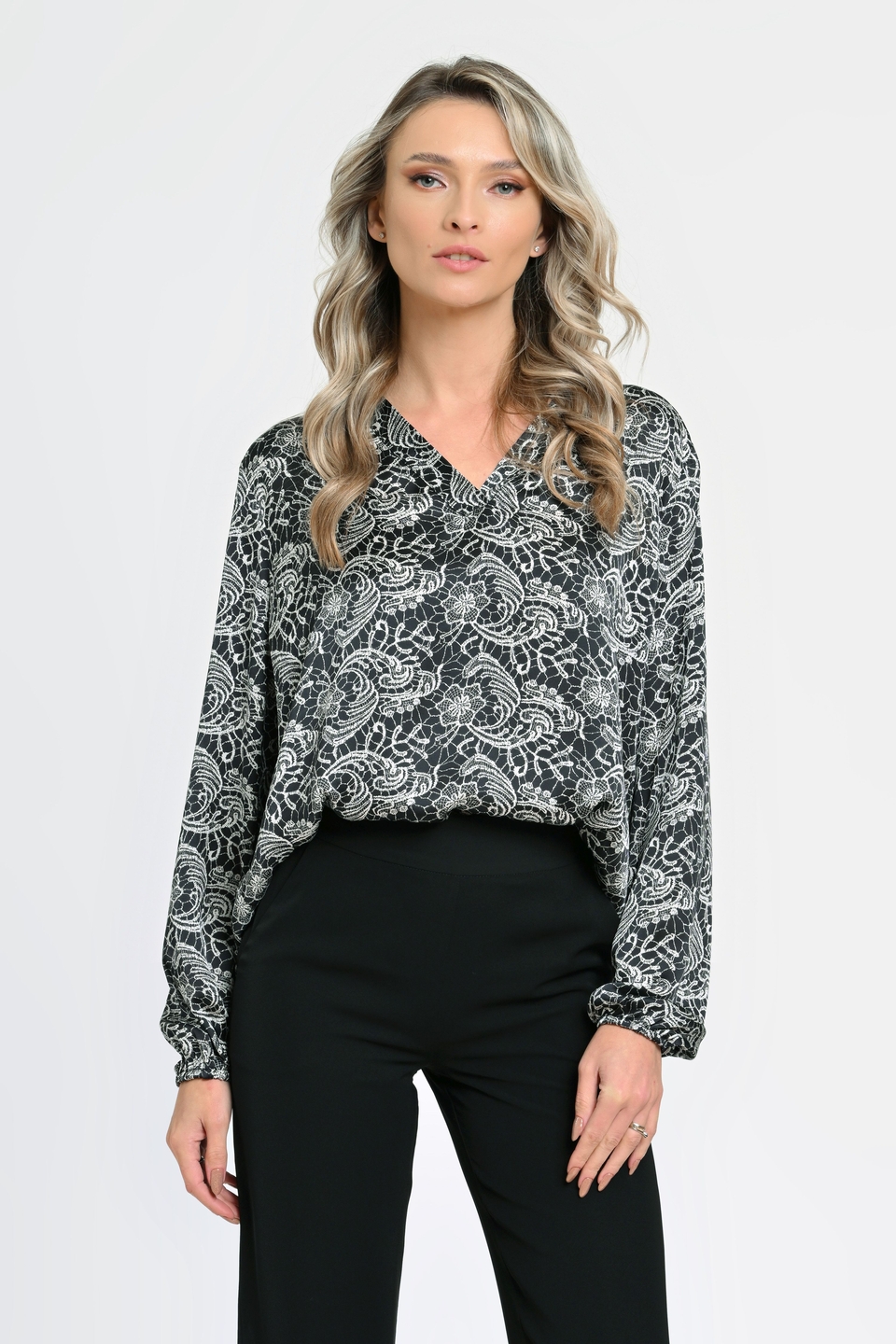 Oferte la Bluza Dama cu Maneca lunga tip Kimono, Negru cu Alb stil Baroque
