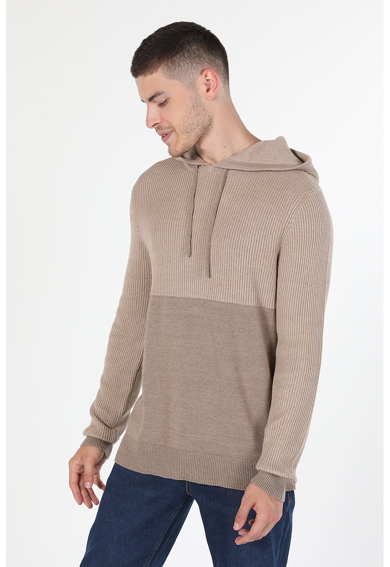 Pulover cu model cu doua tonuri si gluga - Maro deschis