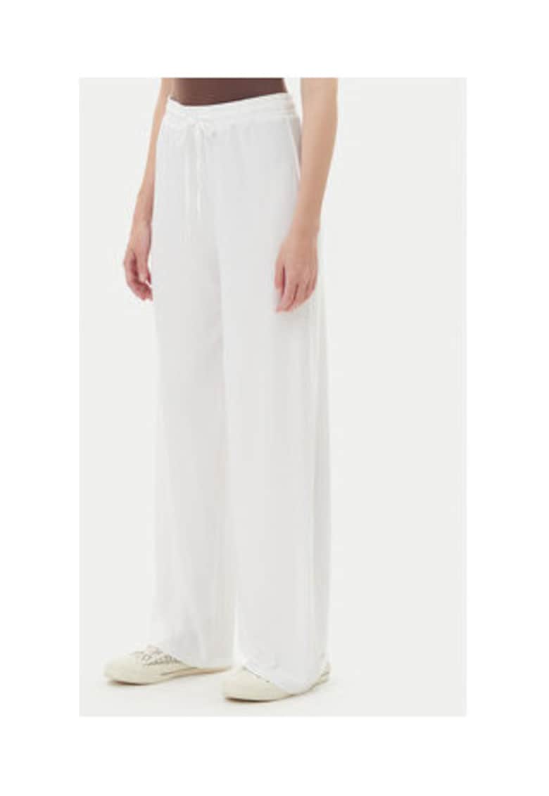 Pantaloni lejeri