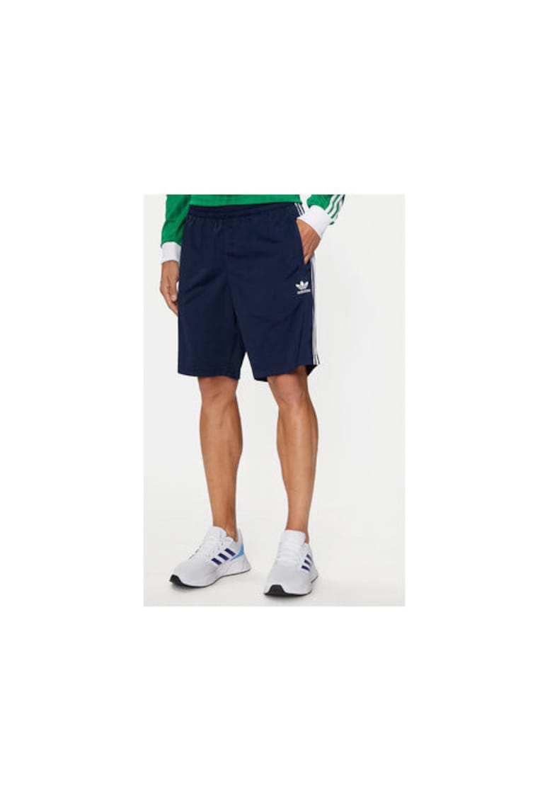 Pantaloni scurti cu logo discret