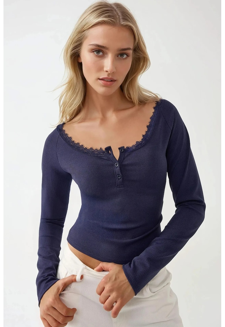 Bluza dama -  top slim fit cu maneca lunga - detaliu din dantela - albastru - jerseu