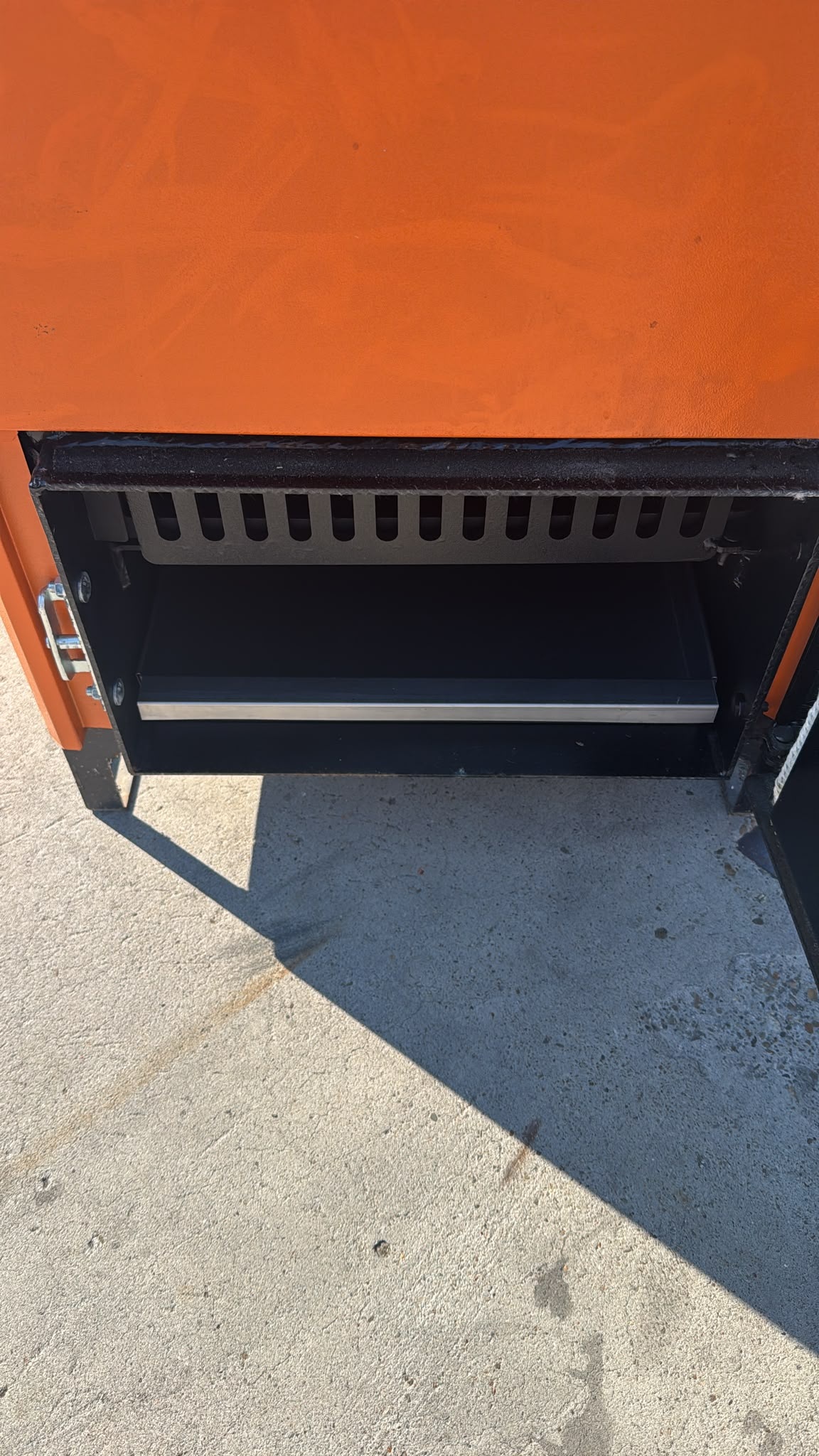 PRODUS RESIGILAT NOU PREZINTA IMPERFECTIUNI ESTETICE IN PERFECTA STARE DE FUNCTIONARE cod 445562 !!! Centrala pe combustibil solid Fiama W 35 kW